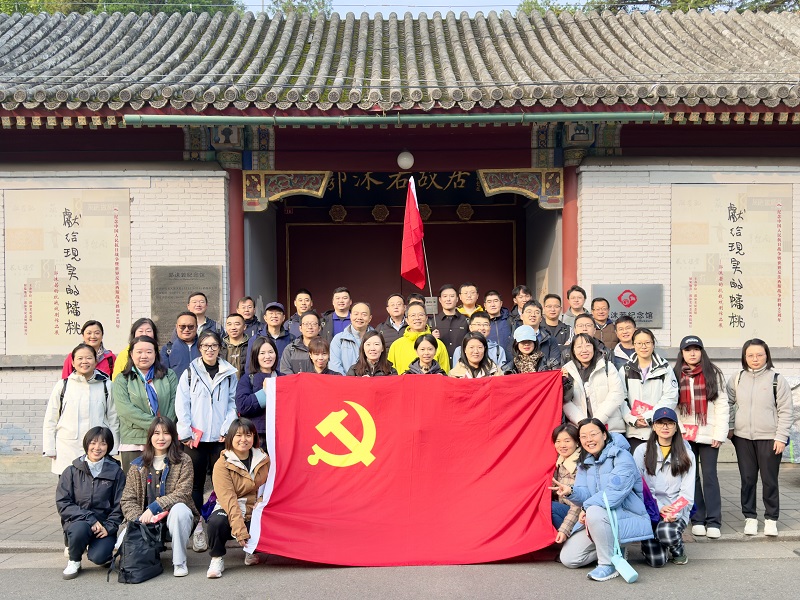 1761794018534378.jpg 健步走合影1(1).jpg